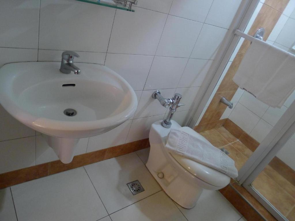 באגויו Hotel Cosmopolitan מראה חיצוני תמונה