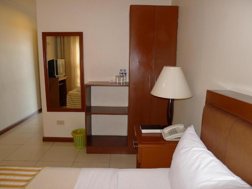 באגויו Hotel Cosmopolitan מראה חיצוני תמונה